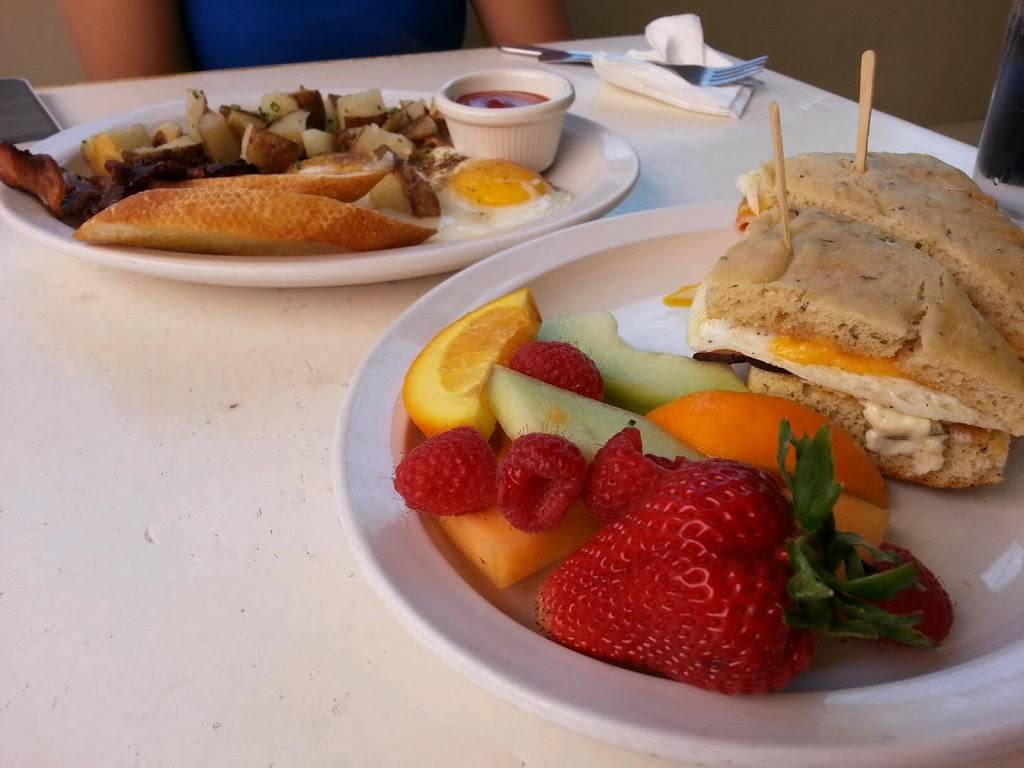 The Golden Bear | restaurant | 2326 K St, Sacramento, CA 95816, USA | 9164412242 OR +1 916-441-2242