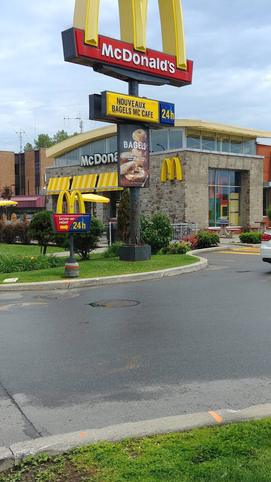 McDonalds | cafe | 8300 Boulevard Newman, LaSalle, QC H8N 1X9, Canada | 5143651223 OR +1 514-365-1223