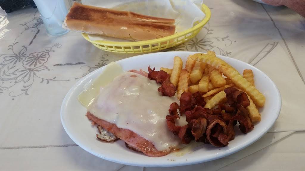 FM Cafeteria | restaurant | 12085 W Okeechobee Rd, Hialeah Gardens, FL 33018, USA | 3055585366 OR +1 305-558-5366