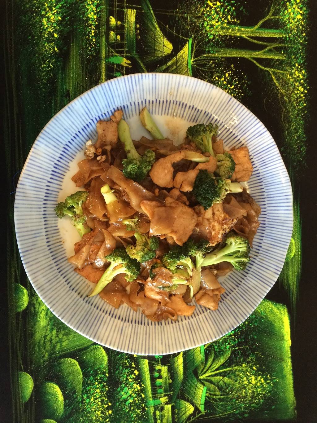 Siam House Thai Street Food | restaurant | 16045 Sherman Way, Van Nuys, CA 91406, USA | 8189946383 OR +1 818-994-6383