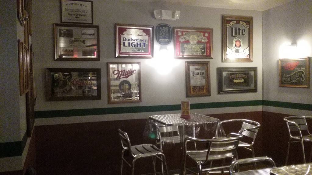 The Pour House | restaurant | 5790 Robert C Byrd Dr, Bradley, WV 25818, USA | 3048777919 OR +1 304-877-7919