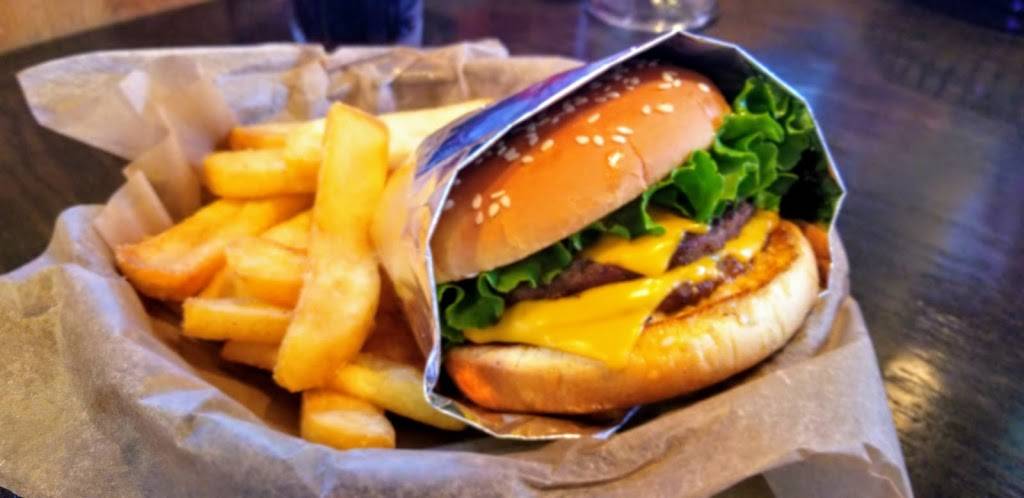 Red Robin | restaurant | 1900 W New Haven Ave, Melbourne, FL 32904, USA | 3215579427 OR +1 321-557-9427