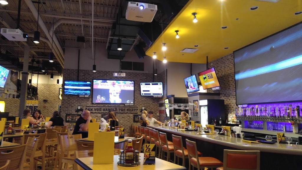Buffalo Wild Wings | meal takeaway | 970 S Gilbert Rd, Gilbert, AZ 85296, USA | 4806329464 OR +1 480-632-9464