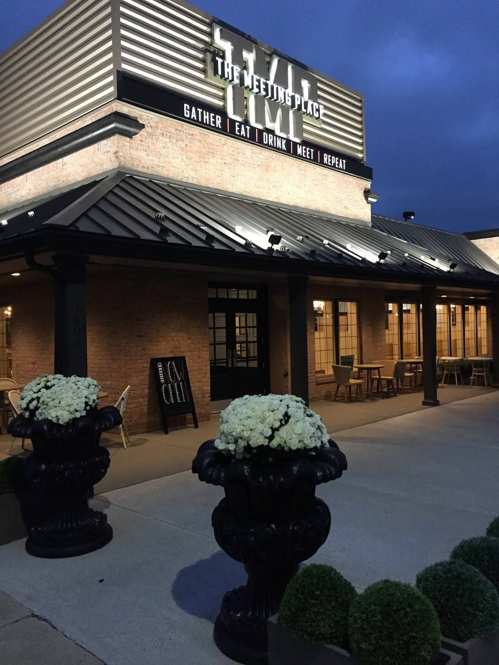 The Meeting Place | restaurant | 3600 Owen Rd, Fenton, MI 48430, USA | 8103548881 OR +1 810-354-8881