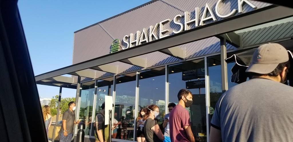 Shake Shack | restaurant | 6443 CA-27, Woodland Hills, CA 91303, USA | 7477775816 OR +1 747-777-5816