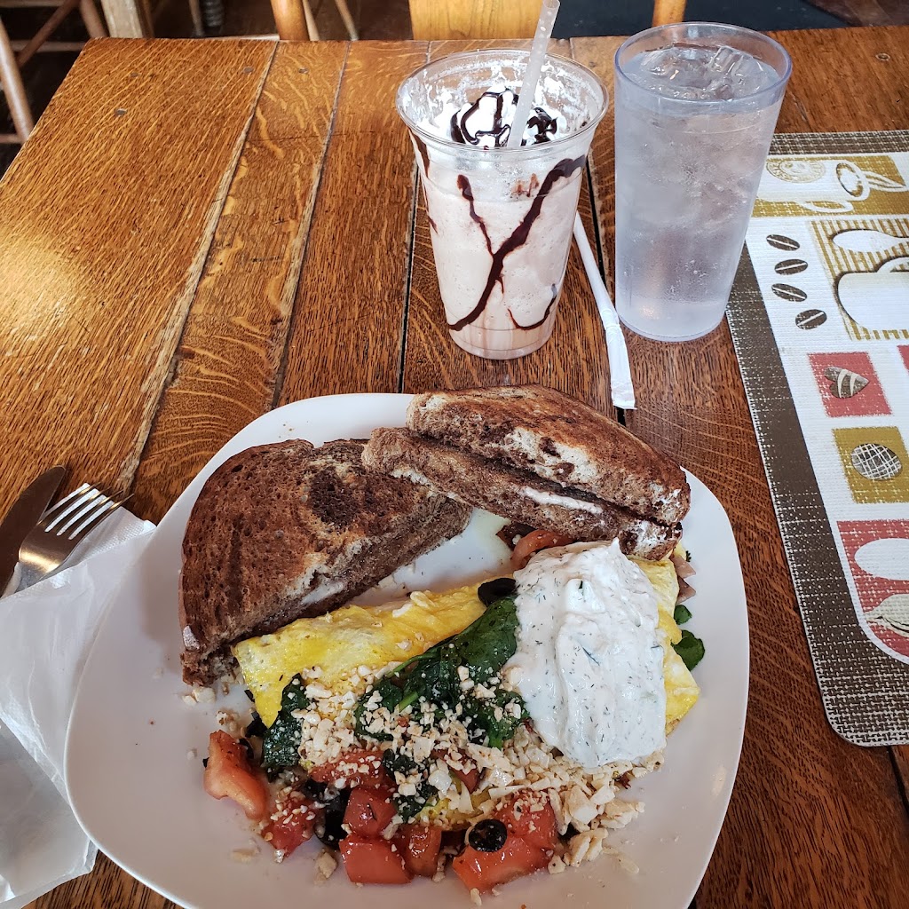 The Daily Grind | cafe | 236 S Central Ave, Marshfield, WI 54449, USA | 7153876607 OR +1 715-387-6607