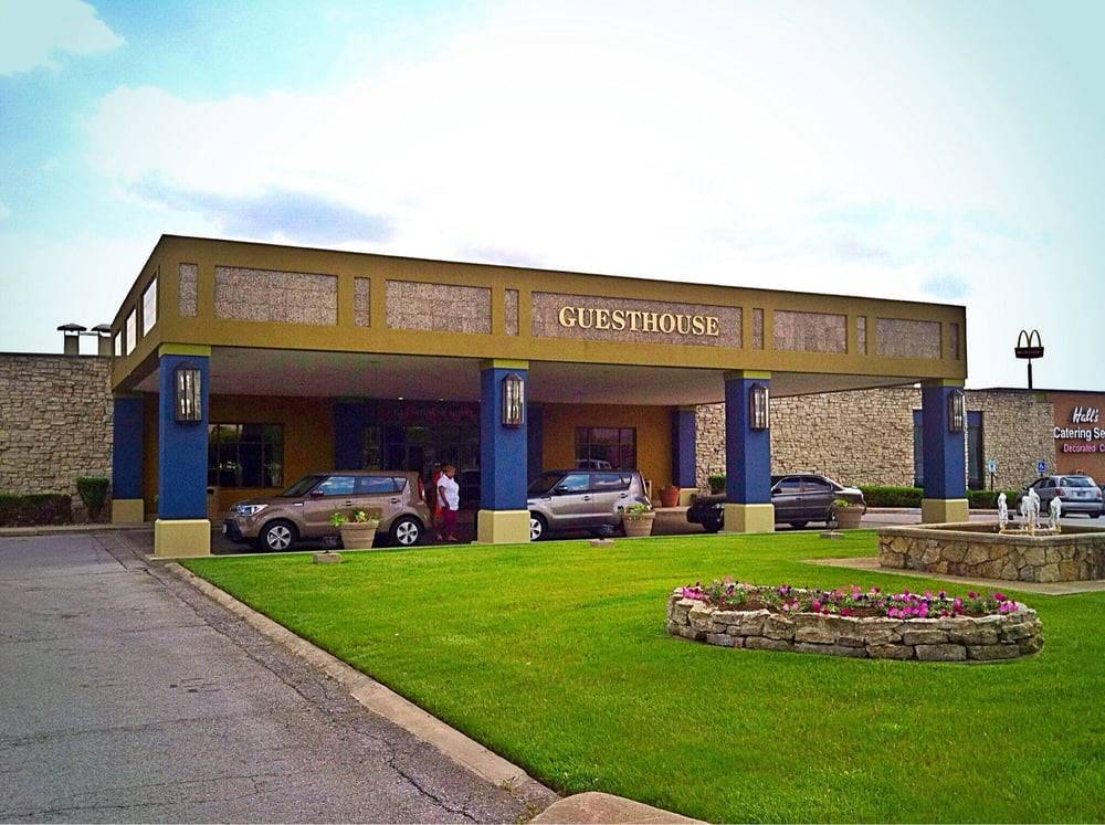 Don Halls Guesthouse | restaurant | 1313 W Washington Center Rd, Fort Wayne, IN 46825, USA | 2604892524 OR +1 260-489-2524