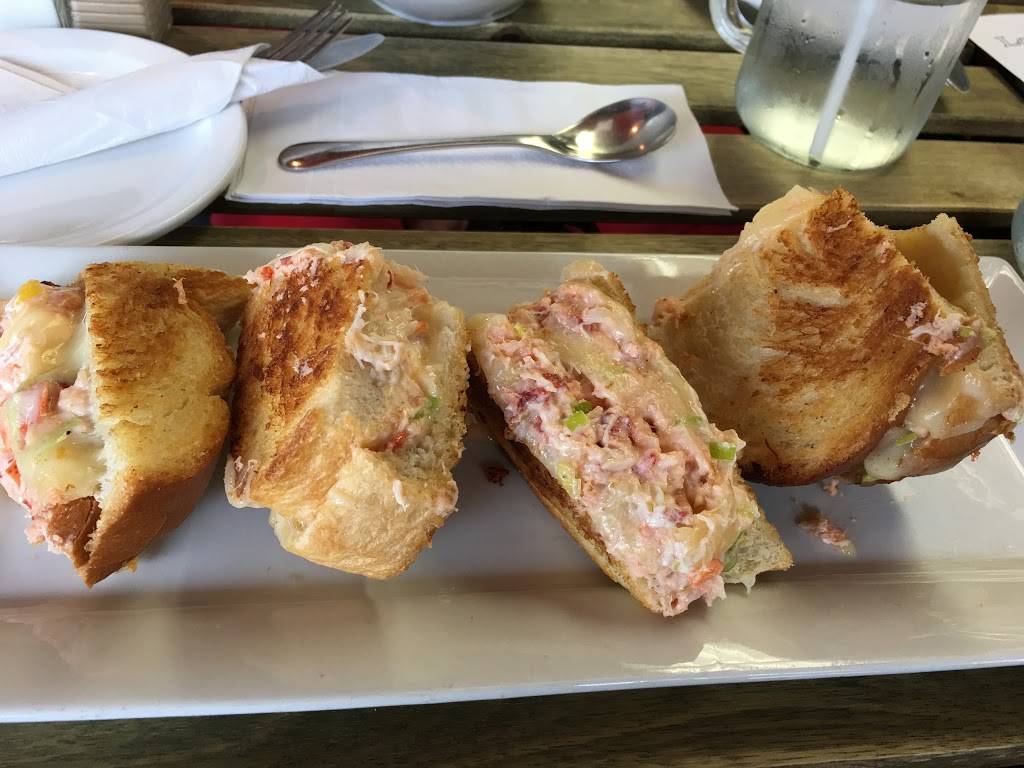 The Mermaid | restaurant | 250 Kerr St, Oakville, ON L6K 3B2, Canada | 9058490870 OR +1 905-849-0870