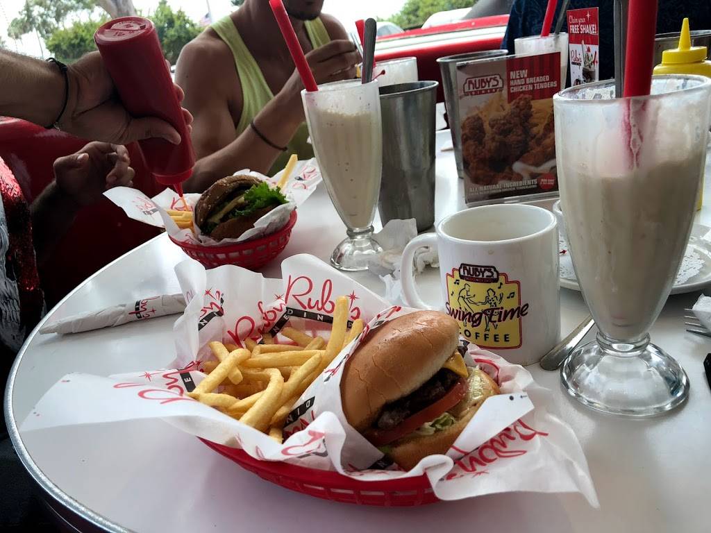 Rubys Diner | restaurant | 30622 S Coast Hwy, Laguna Beach, CA 92651, USA | 9494977829 OR +1 949-497-7829