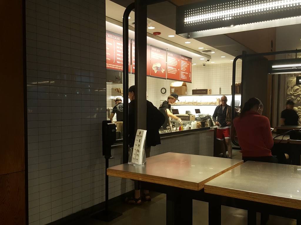 Chipotle Mexican Grill | restaurant | 9010 E Talking Stick Way, Scottsdale, AZ 85250, USA | 4802705370 OR +1 480-270-5370