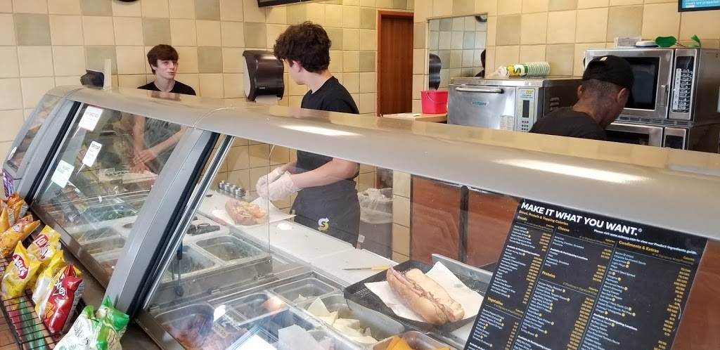 Subway | restaurant | 10453 WI-27, Hayward, WI 54843, USA | 7156344003 OR +1 715-634-4003