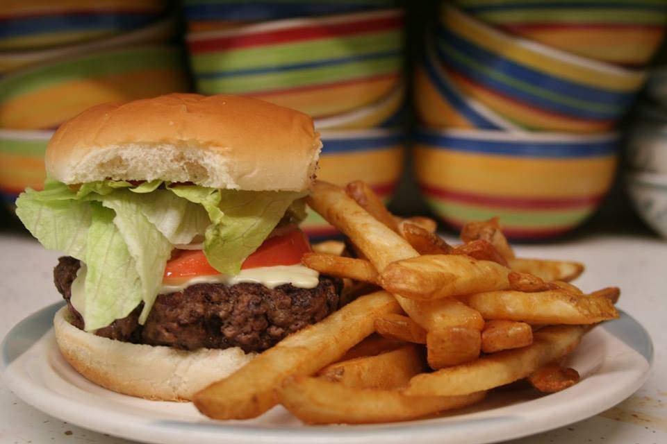 Halos Bar & Grill | restaurant | 215 E Water St, Alexandria, IN 46001, USA | 7657247520 OR +1 765-724-7520