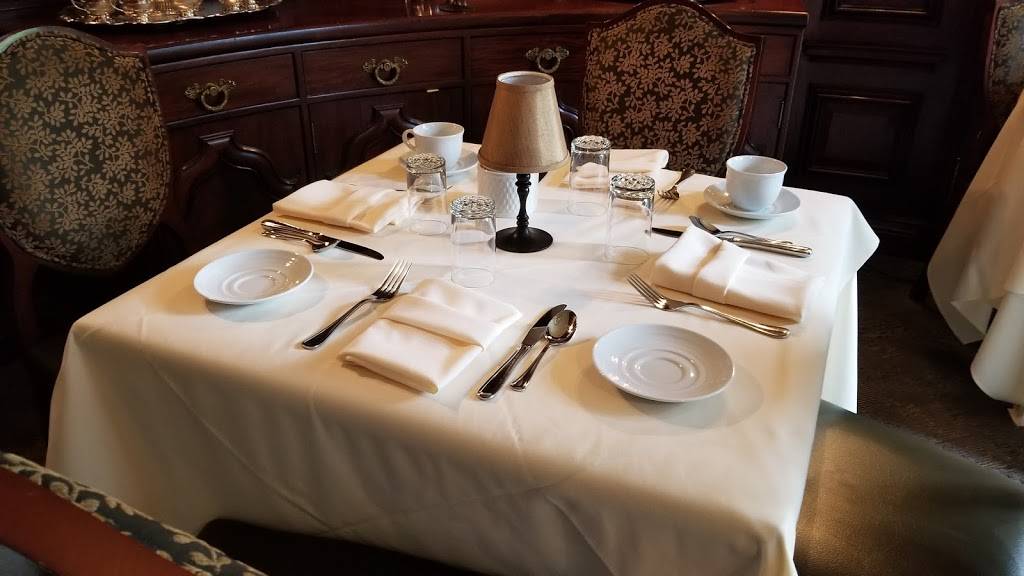 Castle Hill Restaurant | restaurant | 2910 VT-103, Cavendish, VT 05142, USA | 8022267361 OR +1 802-226-7361