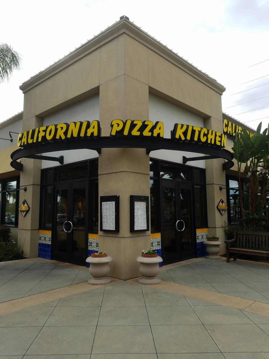 California Pizza Kitchen at Fresno | restaurant | 7985 N Blackstone Ave, Fresno, CA 93720, USA | 5594480801 OR +1 559-448-0801
