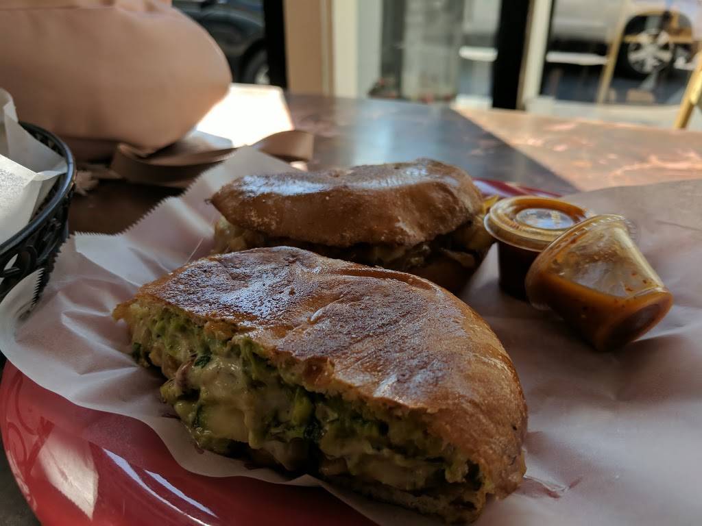 Chilacates Centre St | restaurant | 658 Centre St, Boston, MA 02130, USA | 6175224500 OR +1 617-522-4500