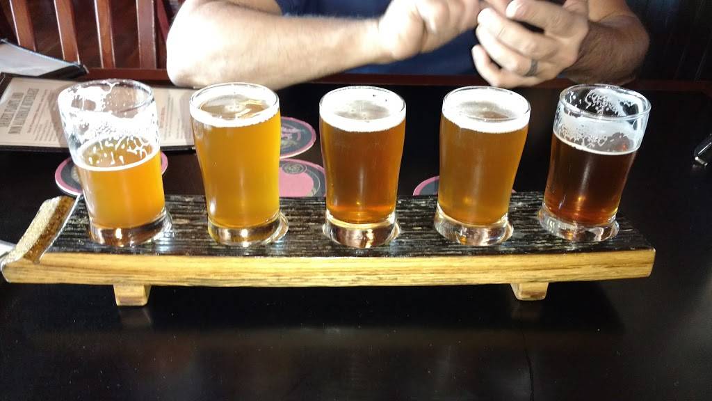 Elliott Bay Brewhouse & Pub | restaurant | 255 SW 152nd St, Burien, WA 98166, USA | 2062464211 OR +1 206-246-4211