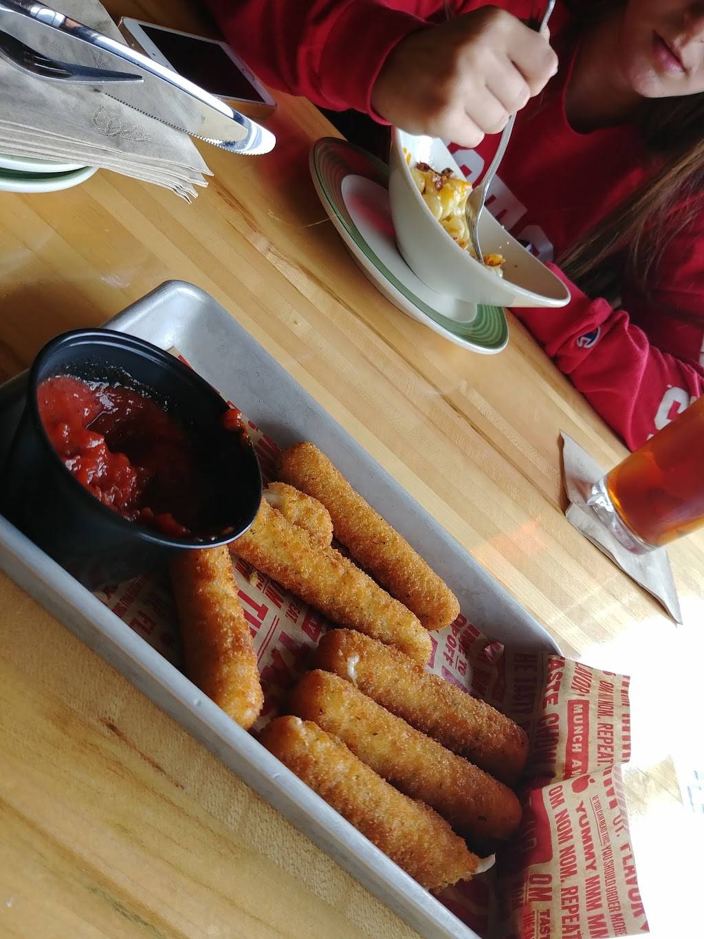 Applebees Grill + Bar | restaurant | 5290 US-30, Greensburg, PA 15601, USA | 7248342825 OR +1 724-834-2825