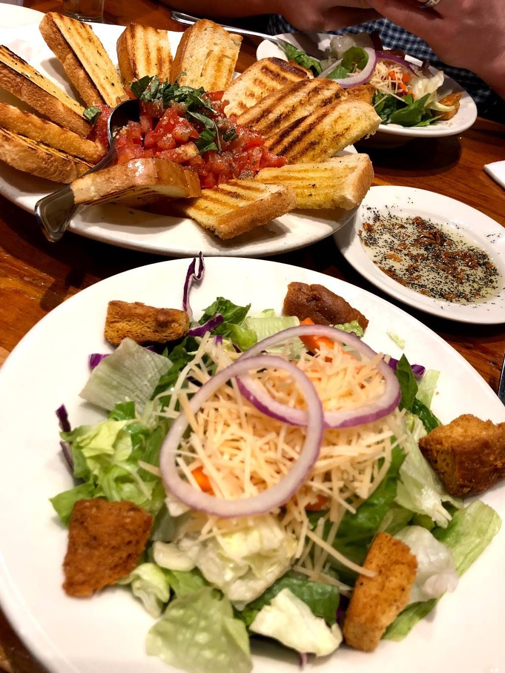 Johnny Carinos Italian | restaurant | 7900 S Walker Ave, Oklahoma City, OK 73139, USA | 4056324605 OR +1 405-632-4605