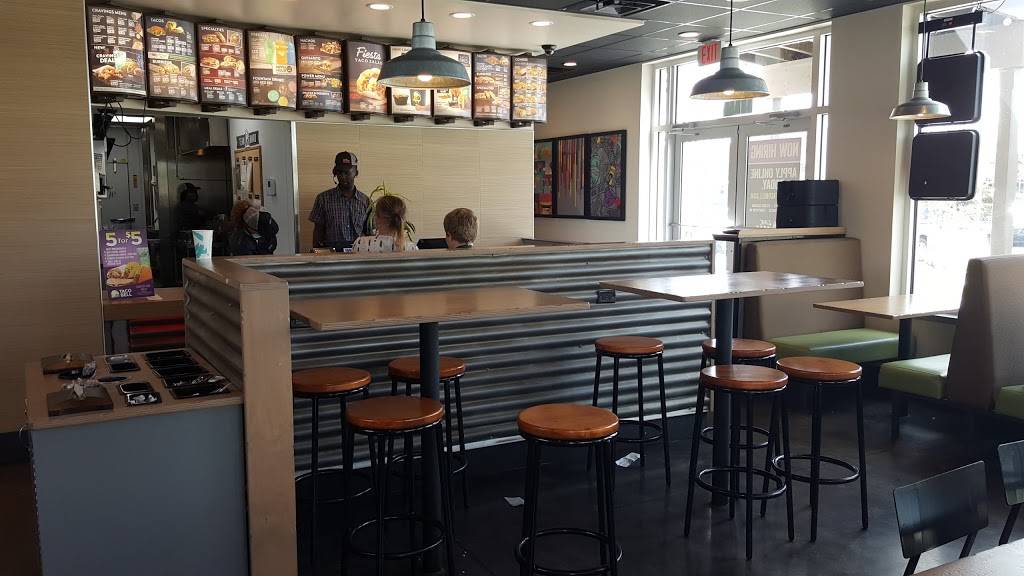 Taco Bell | meal takeaway | 17460 Ben Hill Griffin Pkwy, Fort Myers, FL 33913, USA | 2394610226 OR +1 239-461-0226