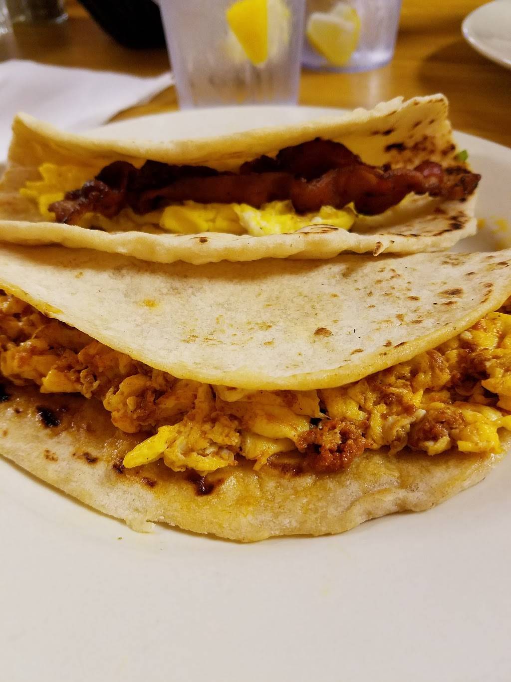 Reynas Mexican Restaurant | restaurant | 707 E Kingsbury St, Seguin, TX 78155, USA | 8304334944 OR +1 830-433-4944