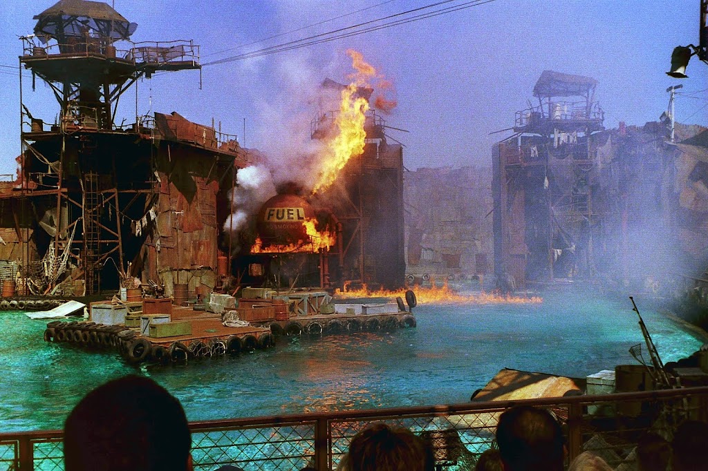 Cinnabon | bakery | 100 Universal City Plaza, Universal City, CA 91608, USA | 8189274197 OR +1 818-927-4197