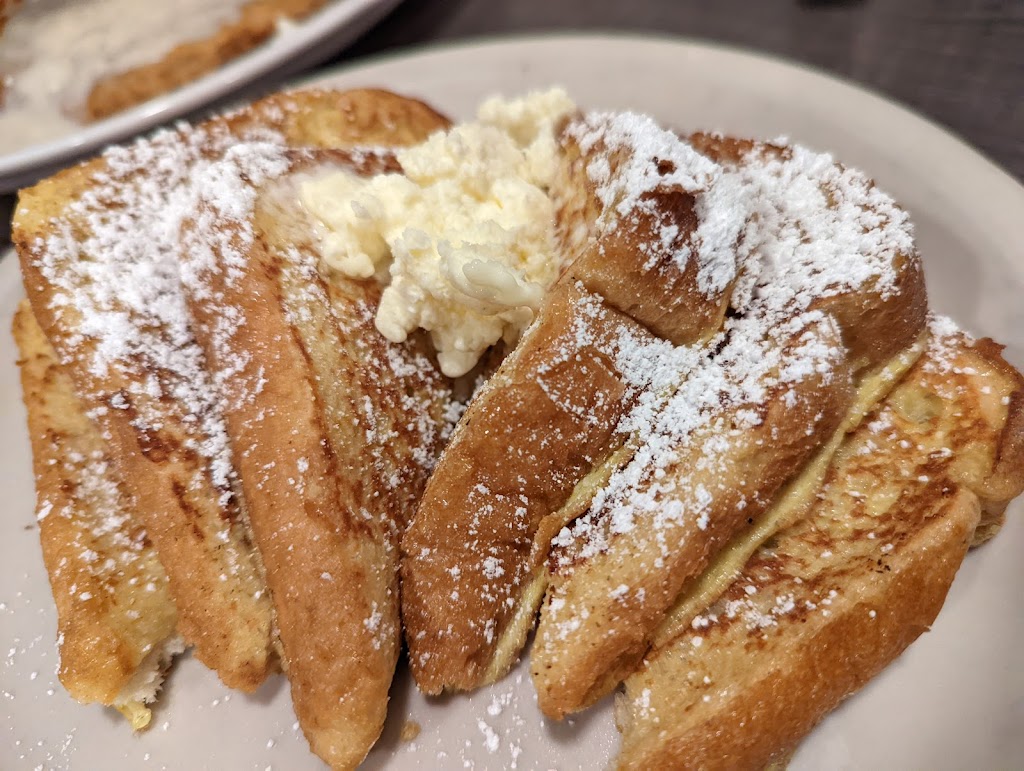 Louies Cafe | restaurant | 820 Commercial St Ste A, Leavenworth, WA 98826, USA | 5095481677 OR +1 509-548-1677