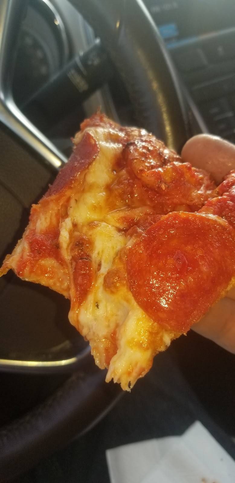 Wolf Den Pizza | restaurant | 628 Dresden Ave, East Liverpool, OH 43920, USA | 3303863330 OR +1 330-386-3330