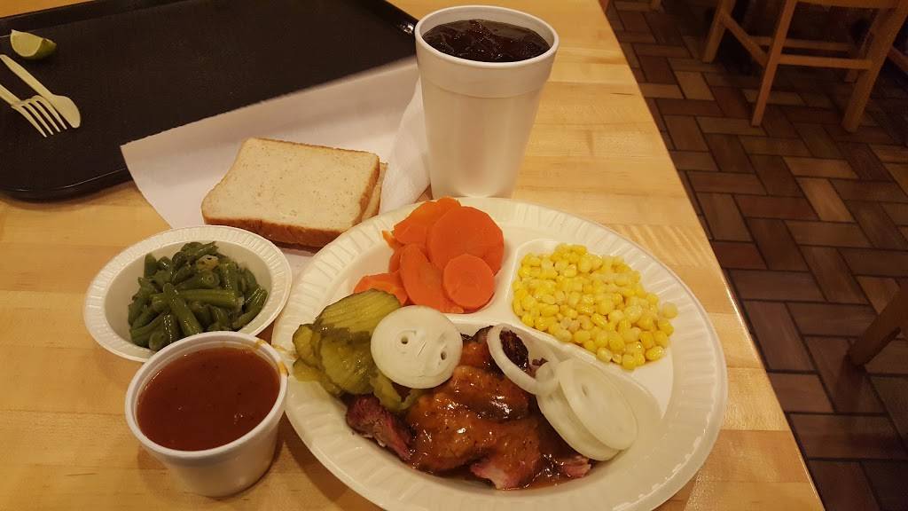 Mikeskas Bar-B-Q | restaurant | 4053 US-90, Columbus, TX 78934, USA | 9797323101 OR +1 979-732-3101