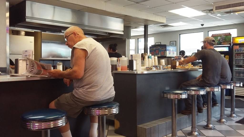 Abes Hot Dogs | restaurant | 210 Barney St, Wilkes-Barre, PA 18702, USA | 5708259213 OR +1 570-825-9213