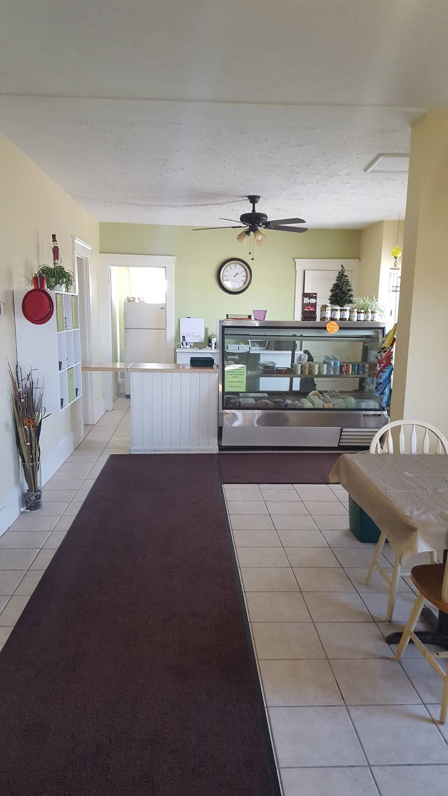 Lunch Box Deli | restaurant | 223 W Schaaf Rd, Cleveland, OH 44109, USA | 2167494835 OR +1 216-749-4835