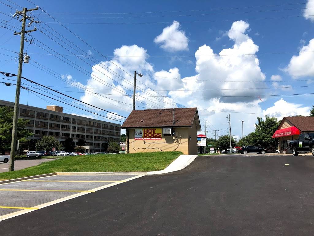 Daves Dog House | restaurant | 7409 Middlebrook Pike, Knoxville, TN 37909, USA | 8652004476 OR +1 865-200-4476