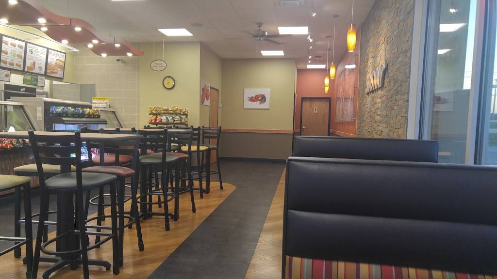 Subway Restaurants | restaurant | 116 W Parkerville Rd #400, DeSoto, TX 75115, USA | 9729205552 OR +1 972-920-5552
