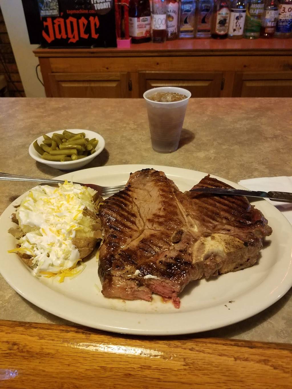 New Castle Roadhouse | restaurant | 1507 S Memorial Dr, New Castle, IN 47362, USA | 7655212100 OR +1 765-521-2100
