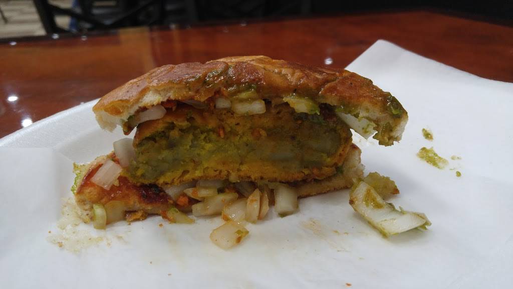 Royal Sweets | restaurant | 8600 N MacArthur Blvd #138, Irving, TX 75063, USA | 2145744600 OR +1 214-574-4600