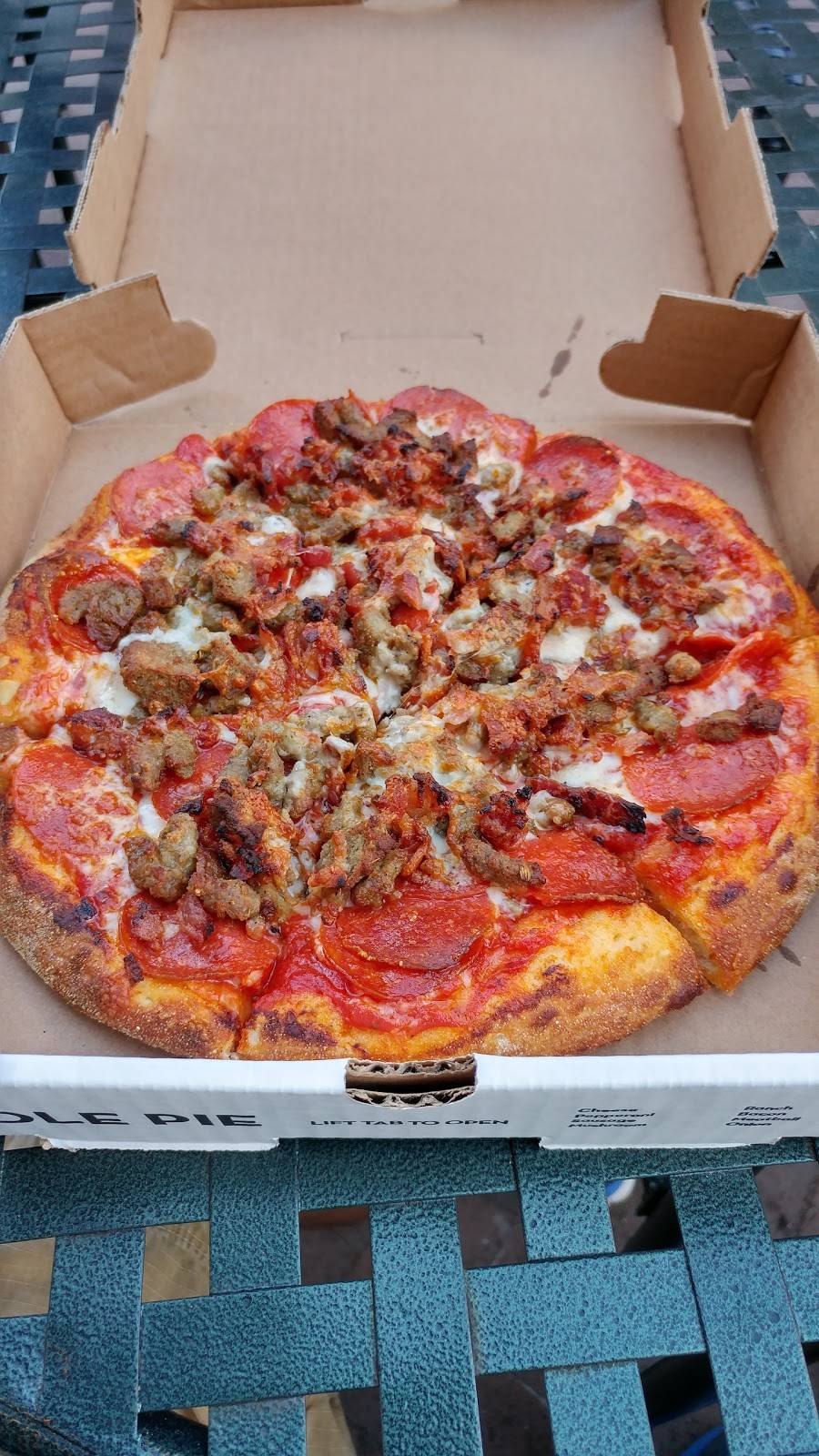 Bozzellis Italian Deli | restaurant | 2600 Crystal Dr, Arlington, VA 22202, USA | 5719704570 OR +1 571-970-4570