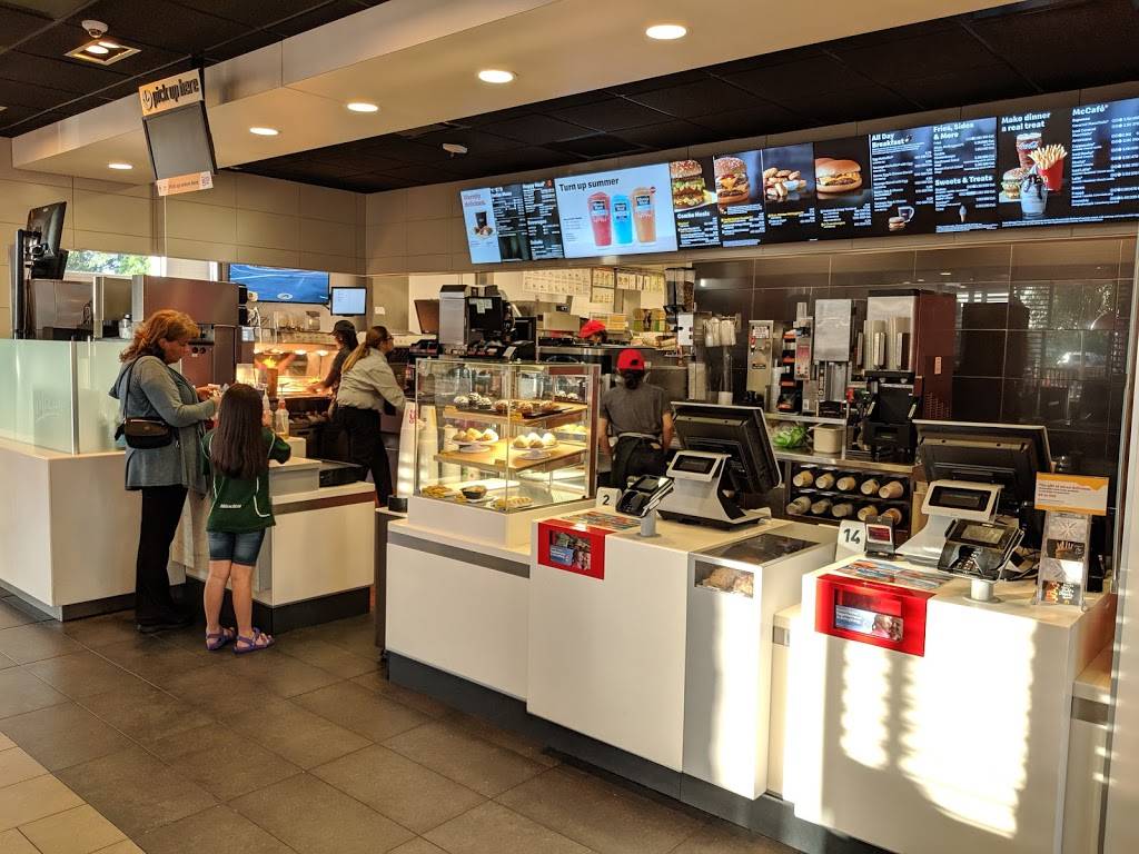 McDonalds | cafe | 5498 Central Florida Pkwy, Orlando, FL 32821, USA | 4072380995 OR +1 407-238-0995