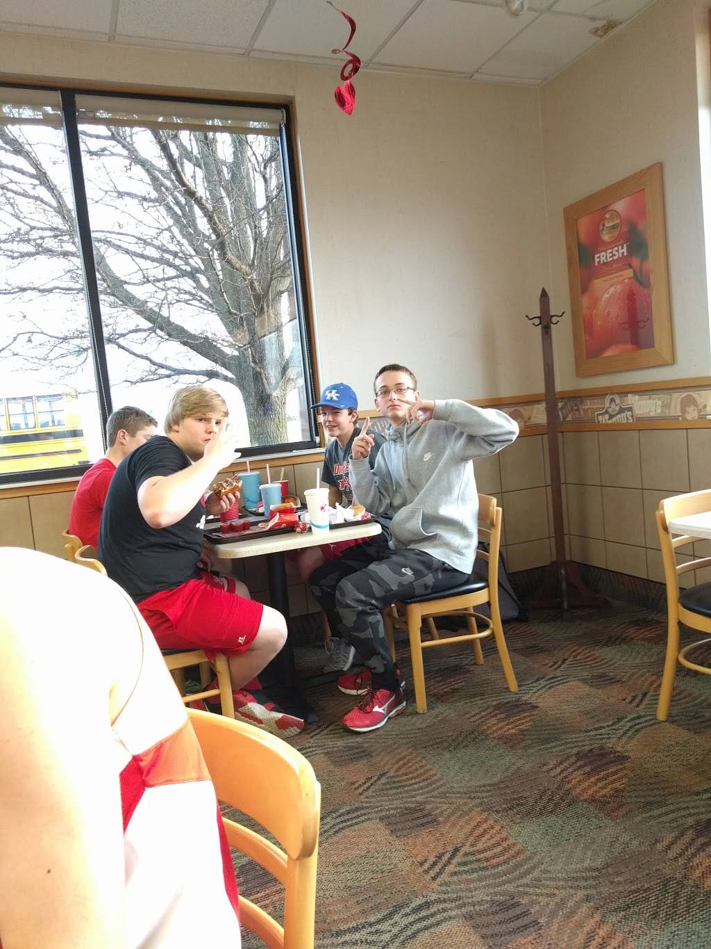 Wendys | restaurant | 10060 Carr Rd, Jeffersonville, OH 43128, USA | 7404266656 OR +1 740-426-6656