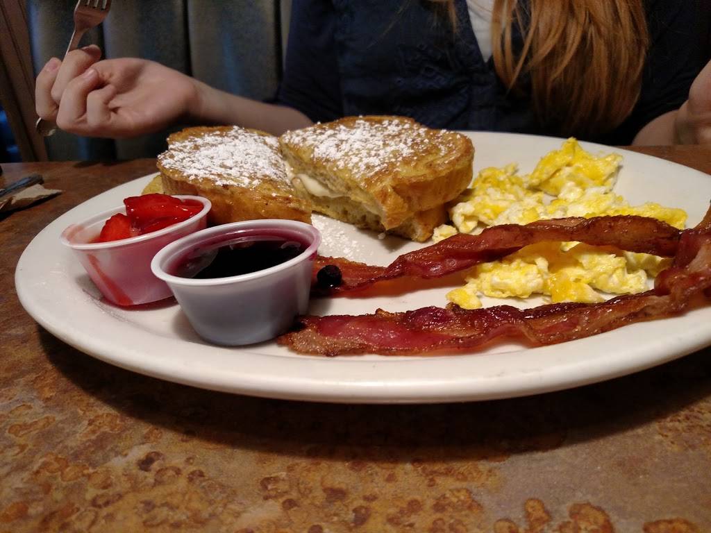 Huckleberrys | restaurant | 3101 Travis Blvd B, Fairfield, CA 94534, USA | 7074273800 OR +1 707-427-3800