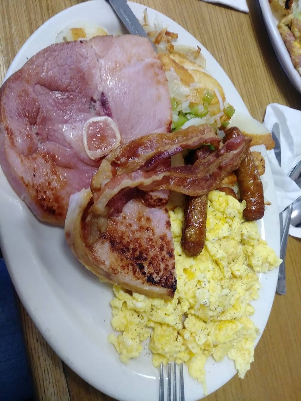 Mollies Kountry Kitchen | restaurant | 16727 Bear Valley Rd # 120, Hesperia, CA 92345, USA | 7609493031 OR +1 760-949-3031