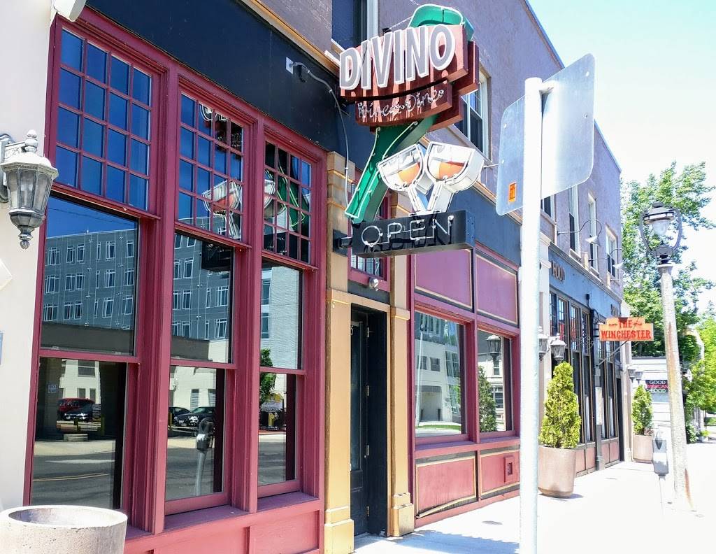 Divino Wine & Dine | restaurant | 2315 N Murray Ave, Milwaukee, WI 53202, USA | 4142122222 OR +1 414-212-2222