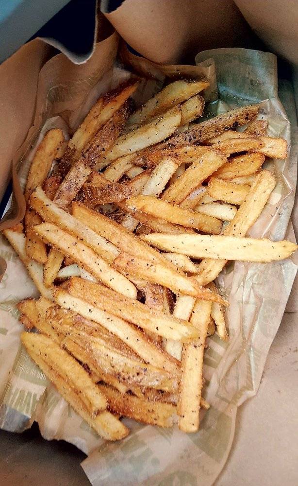 Wingstop | restaurant | 109 Volvo Pkwy, Chesapeake, VA 23320, USA | 7575489464 OR +1 757-548-9464