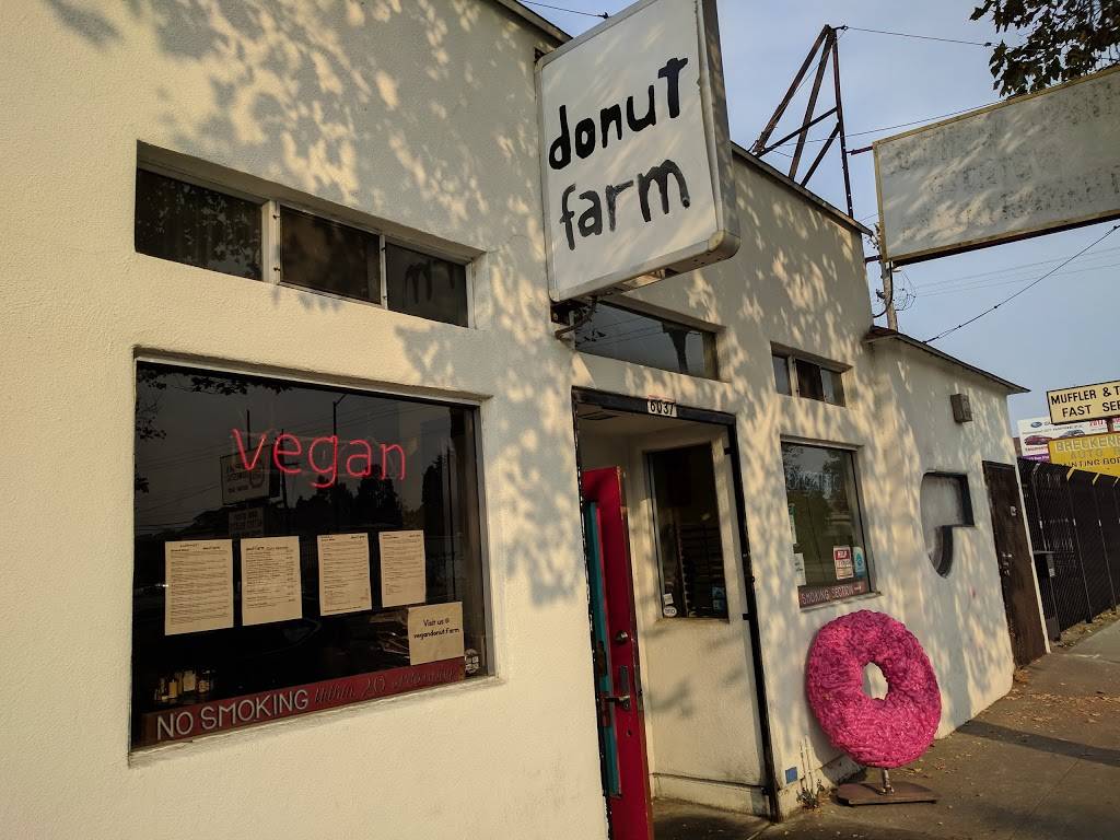 Donut Farm Oakland | cafe | 6037 San Pablo Ave, Oakland, CA 94608, USA | 5103386319 OR +1 510-338-6319