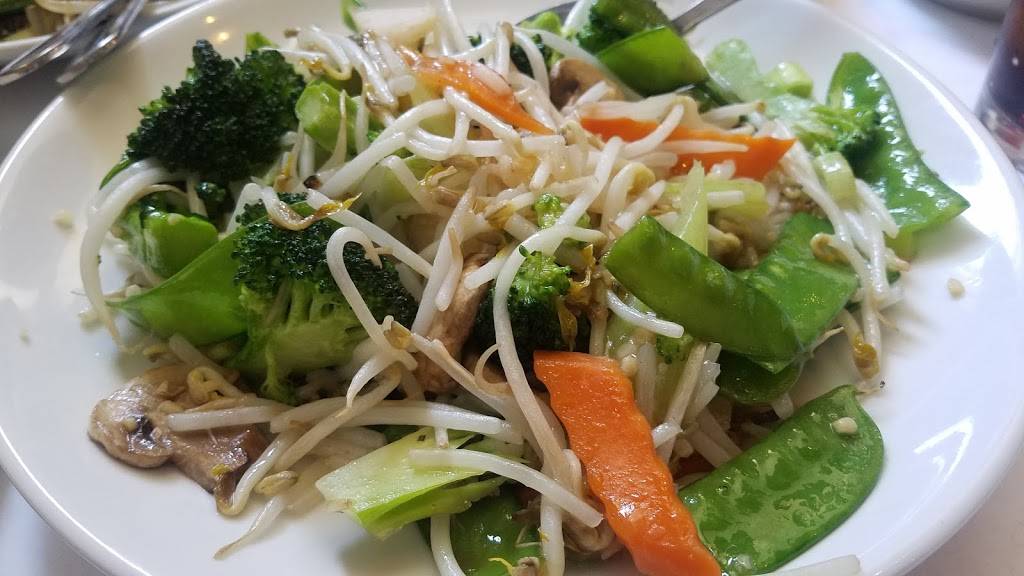 New Moon Restaurant | restaurant | 28281 Newhall Ranch Rd, Valencia, CA 91355, USA | 6612574321 OR +1 661-257-4321