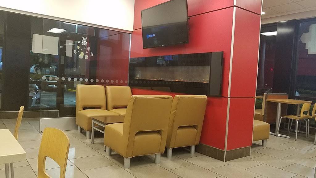 Wendys | restaurant | 7560 NW 186th St, Hialeah, FL 33015, USA | 3058261355 OR +1 305-826-1355