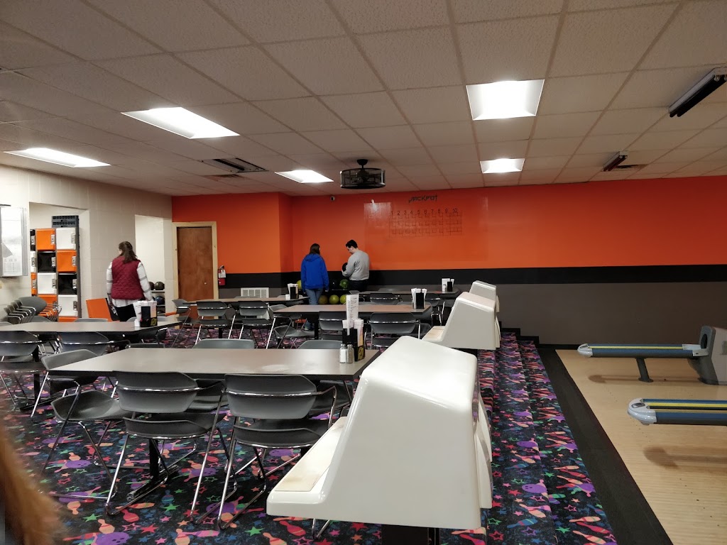 Hillcrest Lanes | restaurant | 420 E State St, Belding, MI 48809, USA | 6167942020 OR +1 616-794-2020
