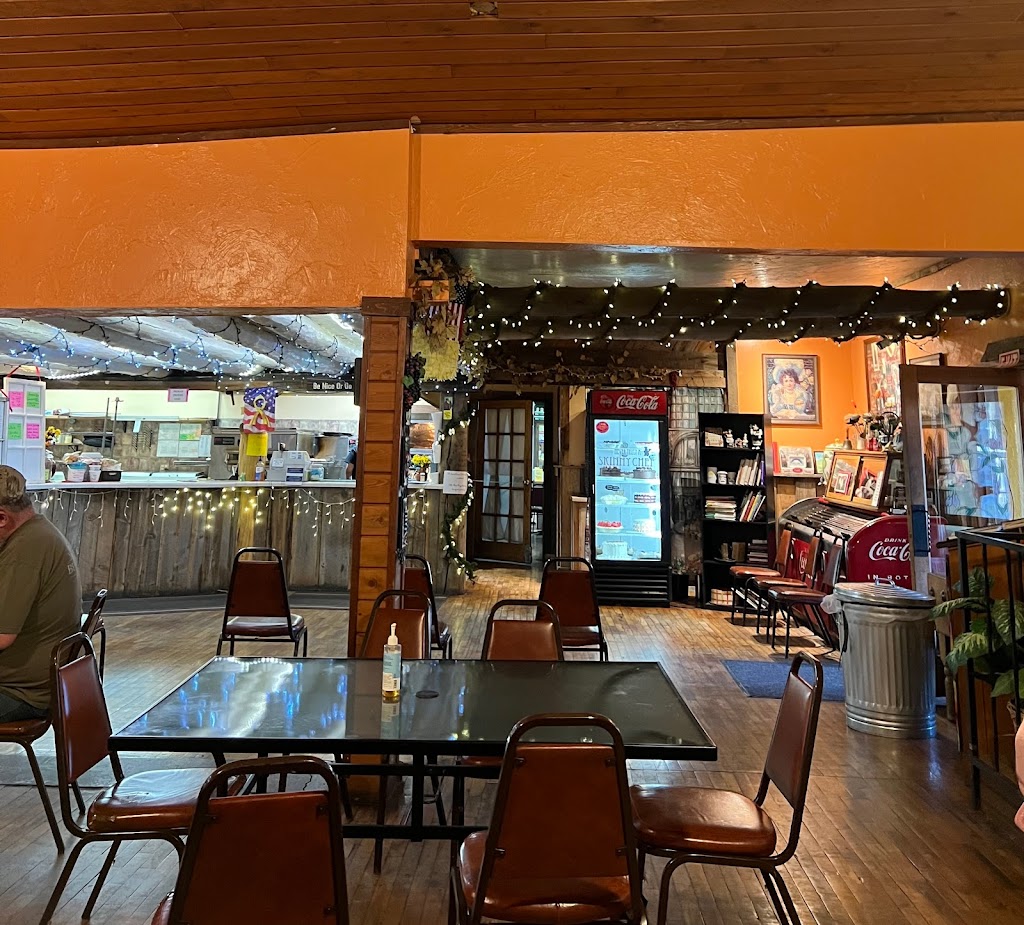 All-Gon Restaurant & Pizzeria | restaurant | 319 Beaubien Ave, Fort Garland, CO 81133, USA | 7193792222 OR +1 719-379-2222