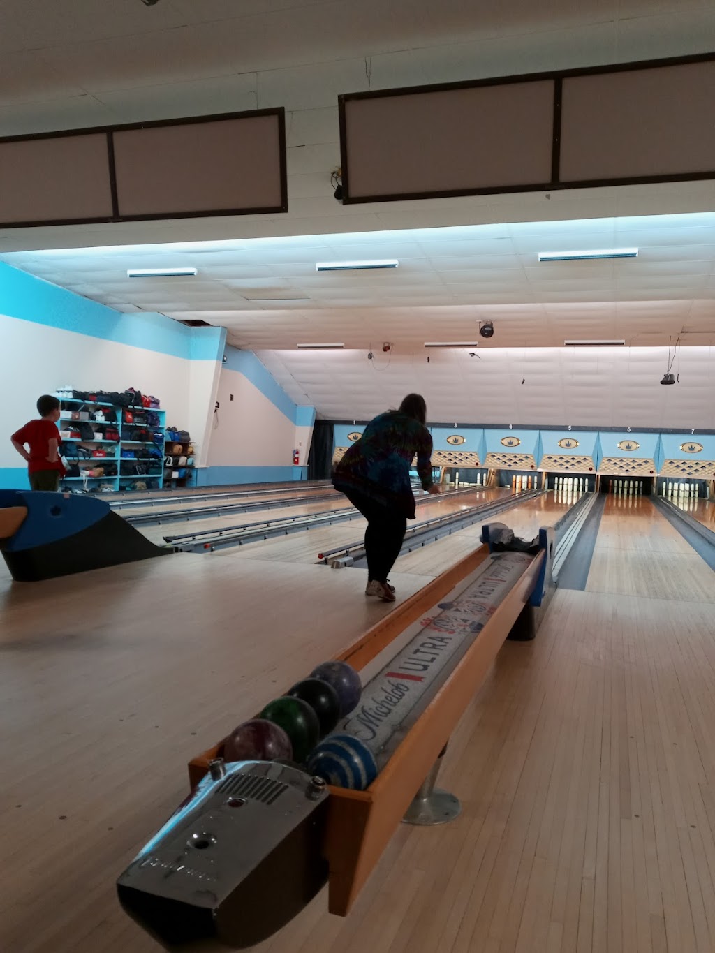 Bowling Acres | restaurant | 32 Elm St, Peterborough, NH 03458, USA | 6039241300 OR +1 603-924-1300