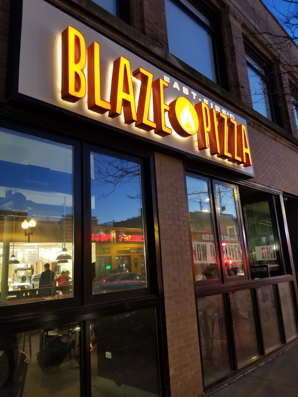 Blaze Pizza | restaurant | 953 W Belmont Ave, Chicago, IL 60657, USA | 7735361397 OR +1 773-536-1397