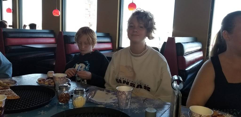 Gambinos Pizza | meal delivery | 1208 Front St, Tonganoxie, KS 66086, USA | 9138452242 OR +1 913-845-2242