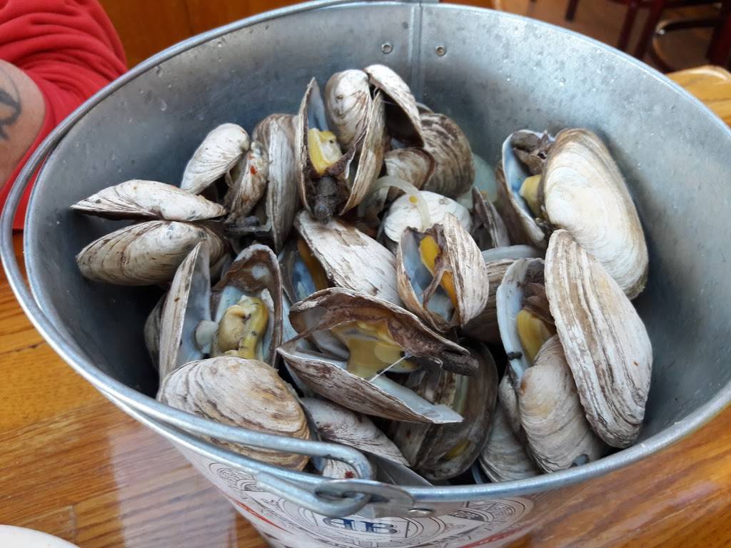 Chieftain Pub & Restaurant | restaurant | 23 Washington St, Plainville, MA 02762, USA | 5086439031 OR +1 508-643-9031